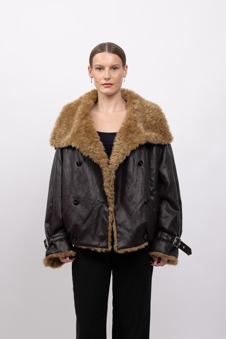 BLOUSON EN SIMILICUIR À INTÉRIEUR FAUSSE FOURRURE