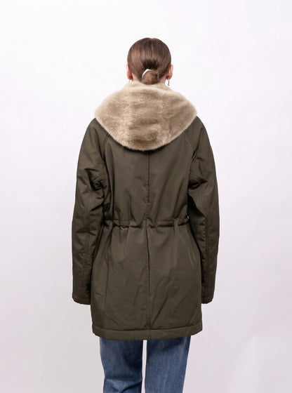 PARKA IMPERMEABLE CON CAPUCHA DESMONTABLE DE PELO SINTÉTICO