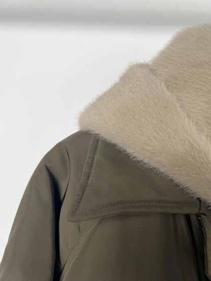 PARKA IMPERMEABLE CON CAPUCHA DESMONTABLE DE PELO SINTÉTICO