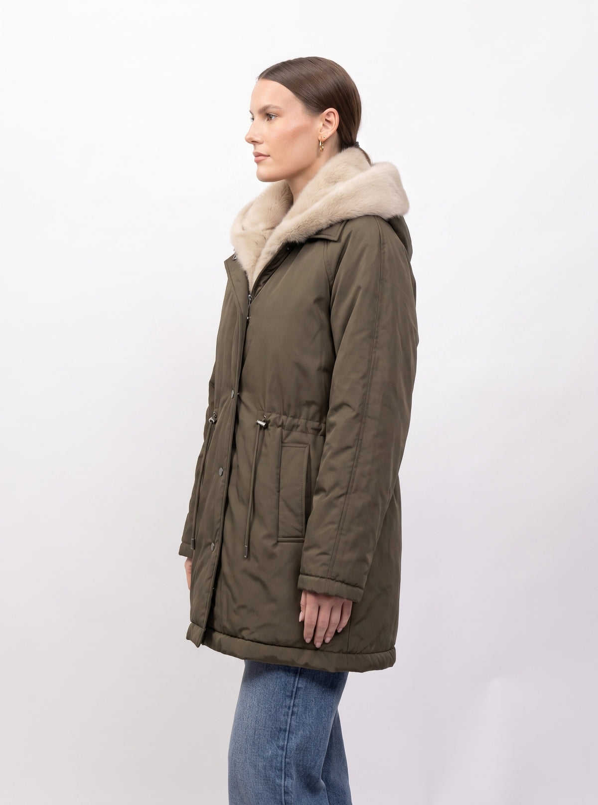 PARKA IMPERMEABLE CON CAPUCHA DESMONTABLE DE PELO SINTÉTICO