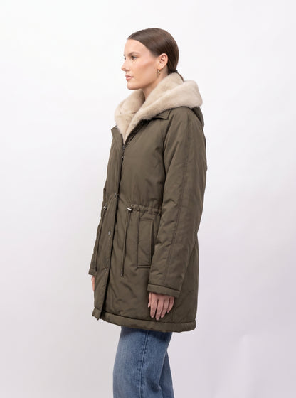 PARKA IMPERMEABLE CON CAPUCHA DESMONTABLE DE PELO SINTÉTICO