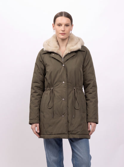 PARKA IMPERMEABLE CON CAPUCHA DESMONTABLE DE PELO SINTÉTICO