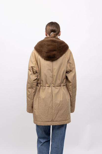 PARKA IMPERMEABLE CON CAPUCHA DESMONTABLE DE PELO SINTÉTICO