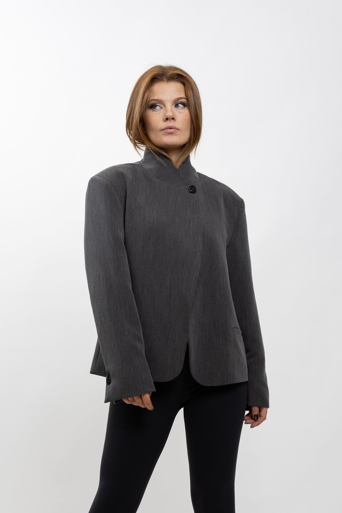 AMERICANA BLAZER CON CUELLO ALTO