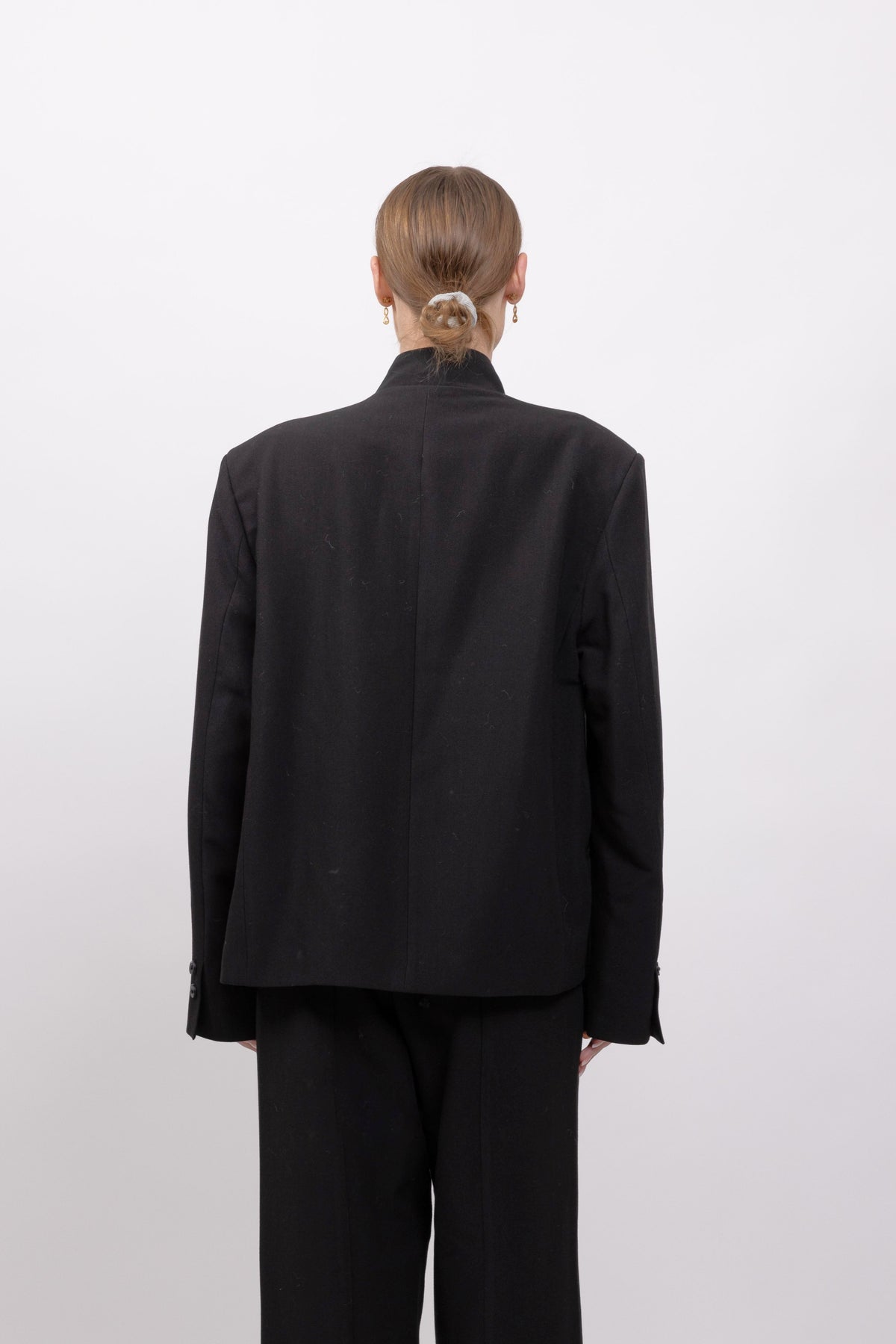 AMERICANA BLAZER CON CUELLO ALTO