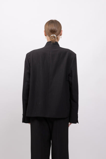 AMERICANA BLAZER CON CUELLO ALTO