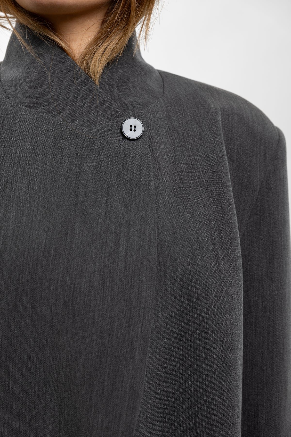 AMERICANA BLAZER CON CUELLO ALTO