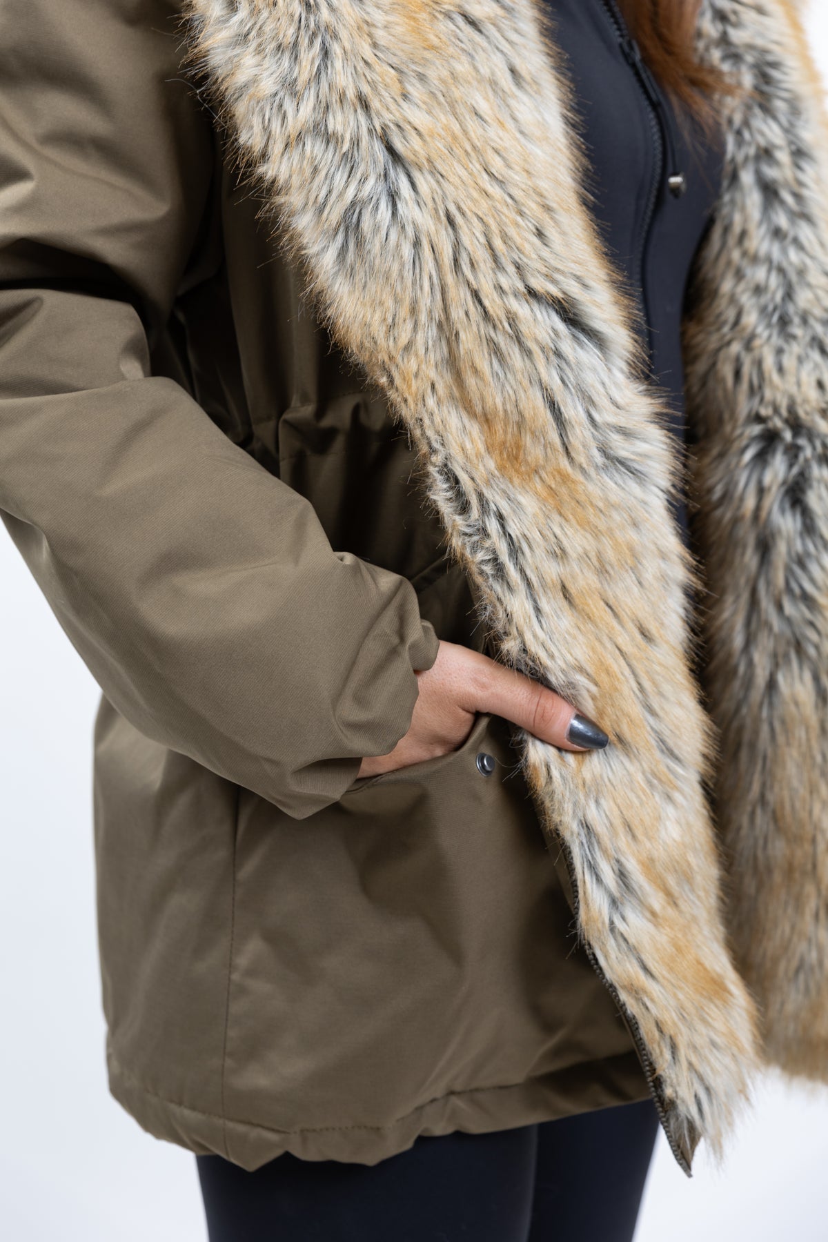 PARKA À CAPUCHE EN FAUSSE FOURRURE