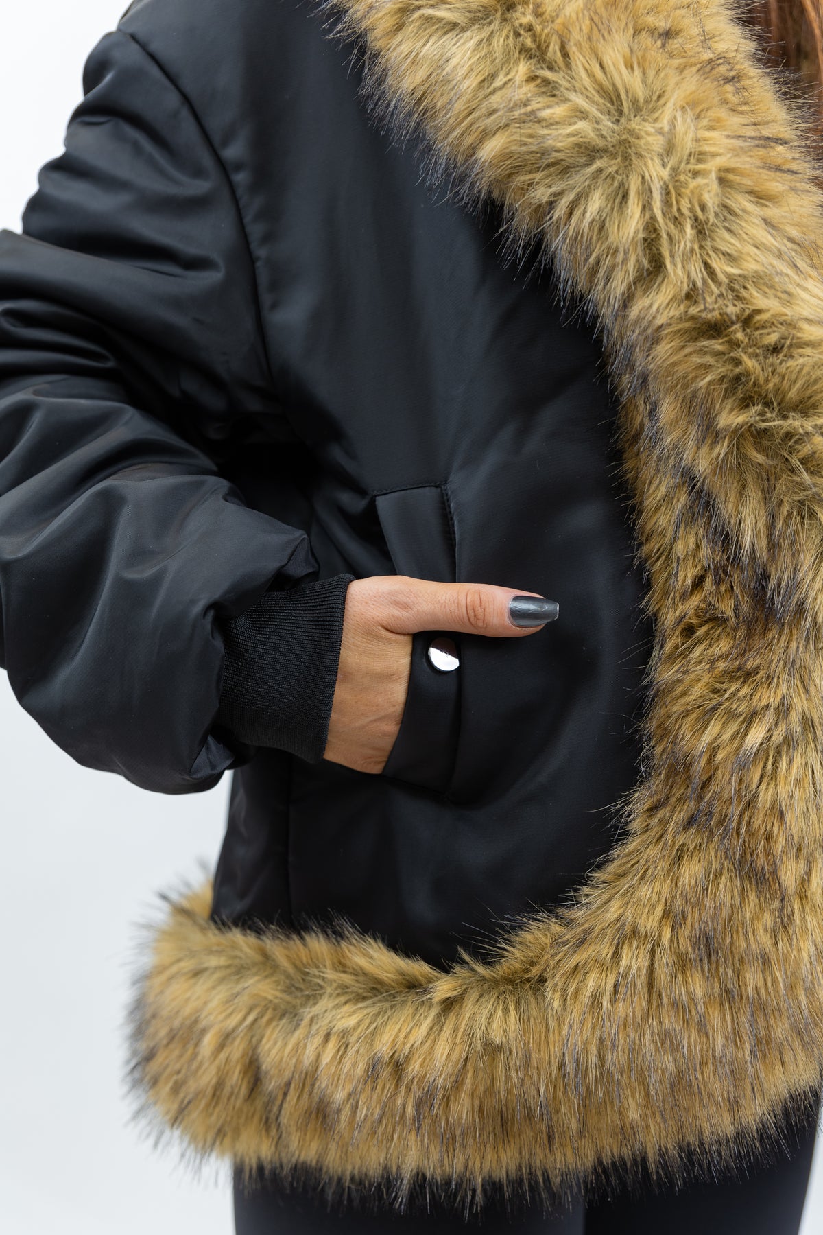 MANTEAU STYLE BOMBER AVEC FAUSSE FOURRURE