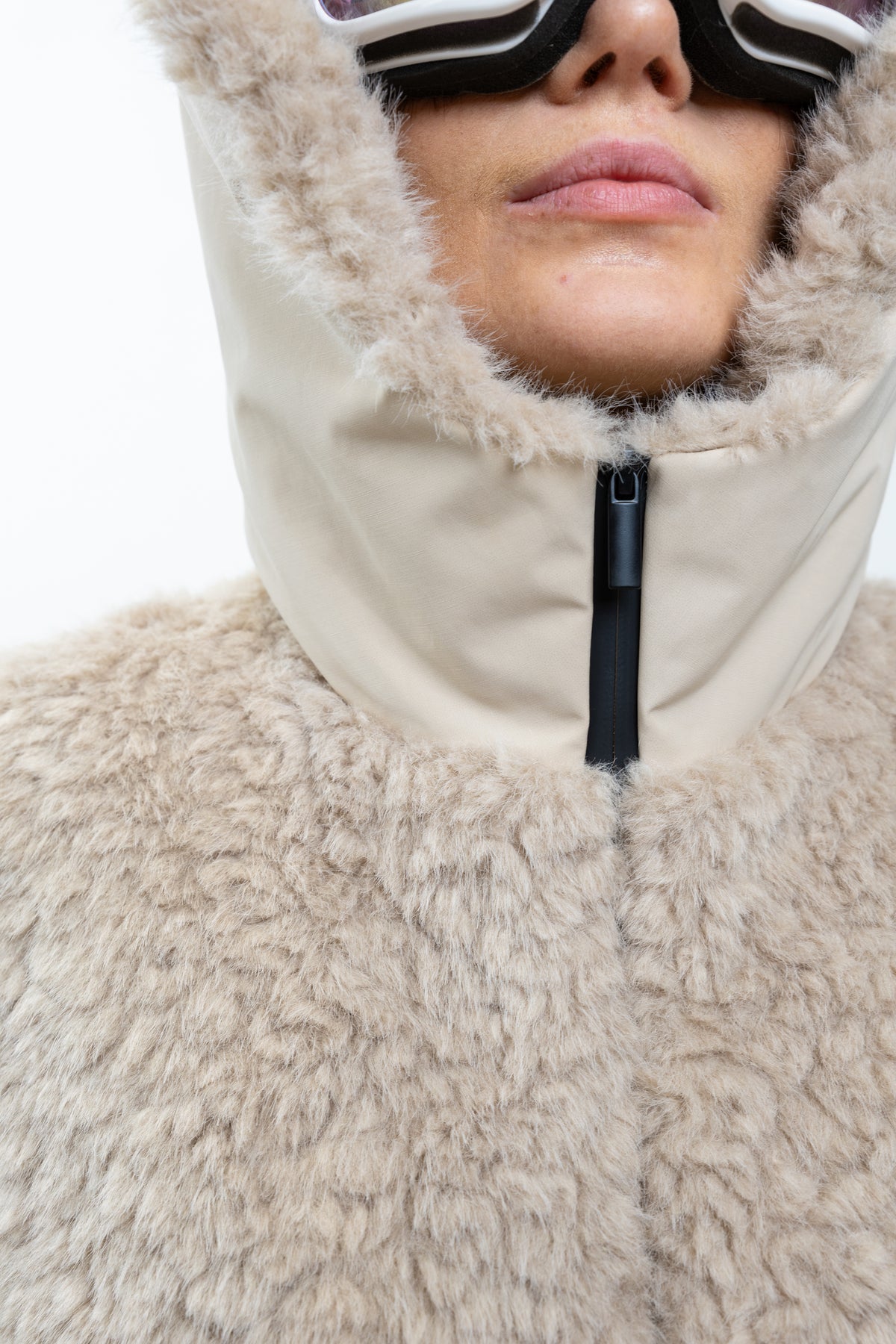 BLOUSON EN FAUSSE FOURRURE À INTERIEUR DOUDOUNE