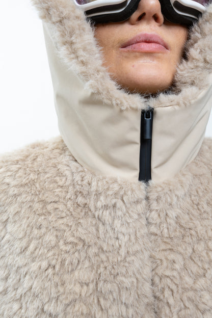 BLOUSON EN FAUSSE FOURRURE À INTERIEUR DOUDOUNE