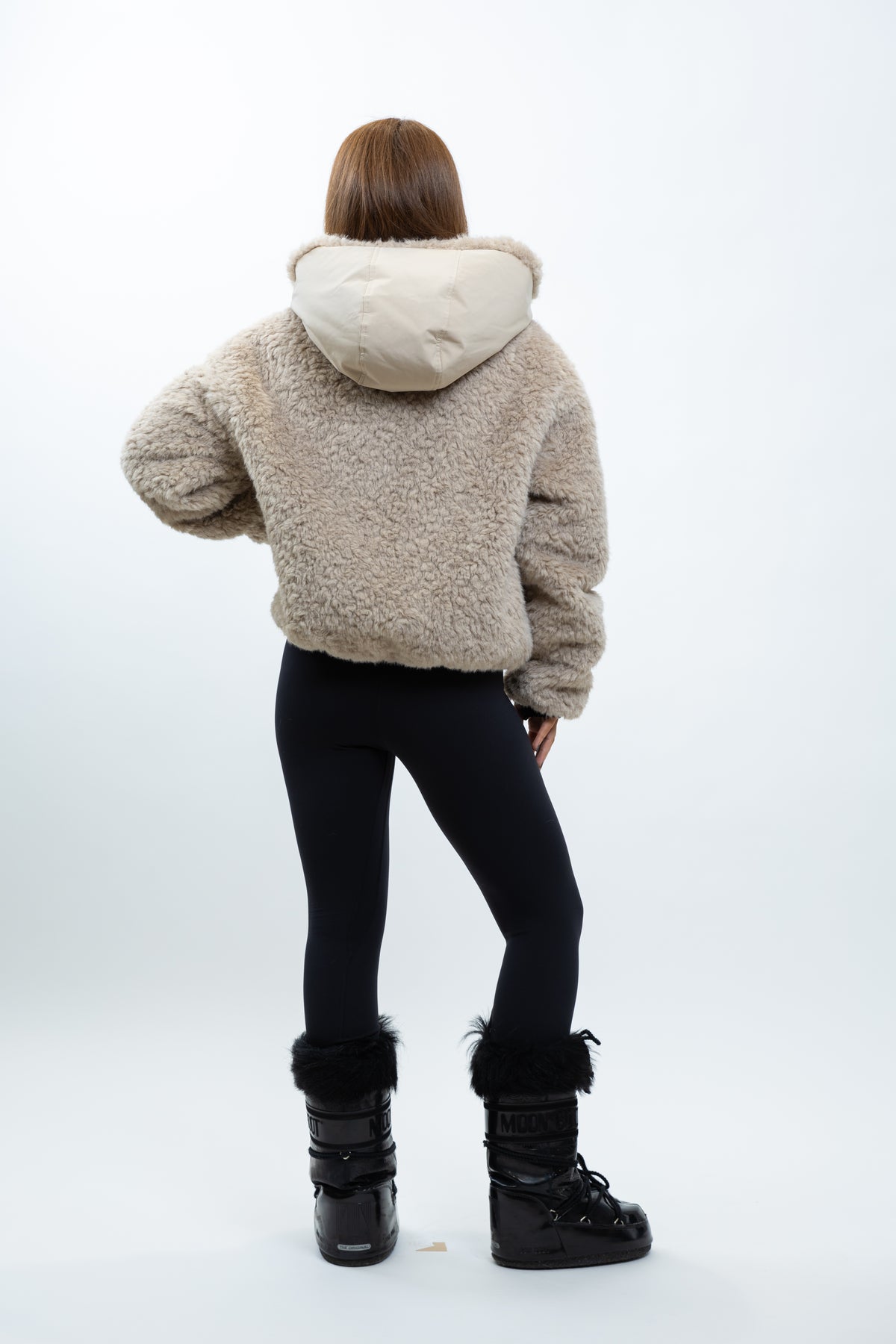 BLOUSON EN FAUSSE FOURRURE À INTERIEUR DOUDOUNE