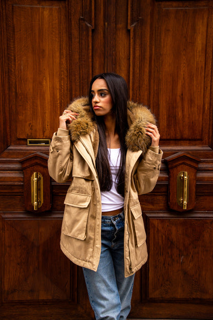 PARKA AVEC CAPUCHE ET INTÉRIEUR FAUSSE FOURRURE