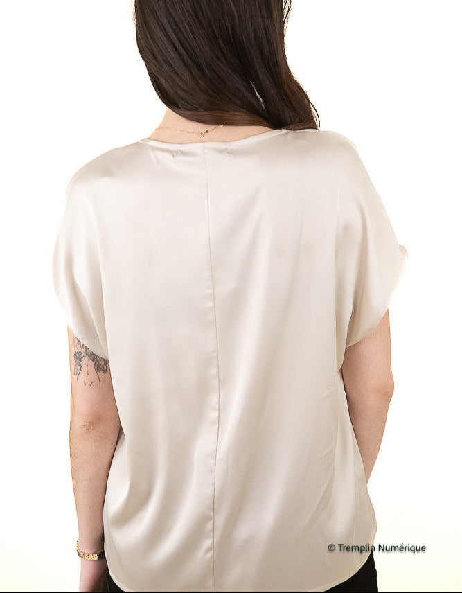 Blouse satinée à manches courtes