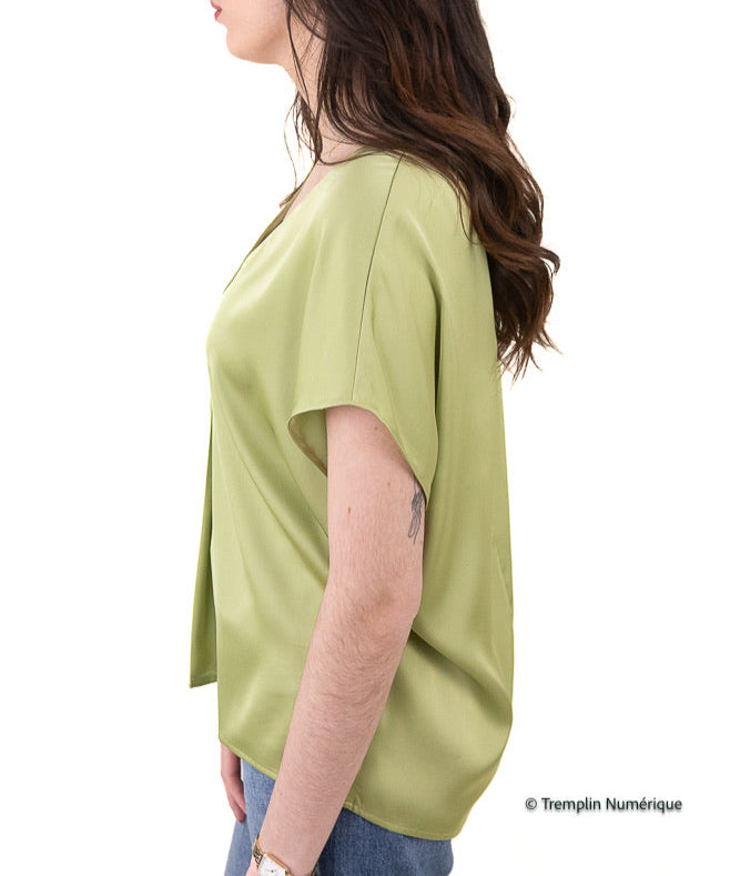 Blouse satinée à manches courtes