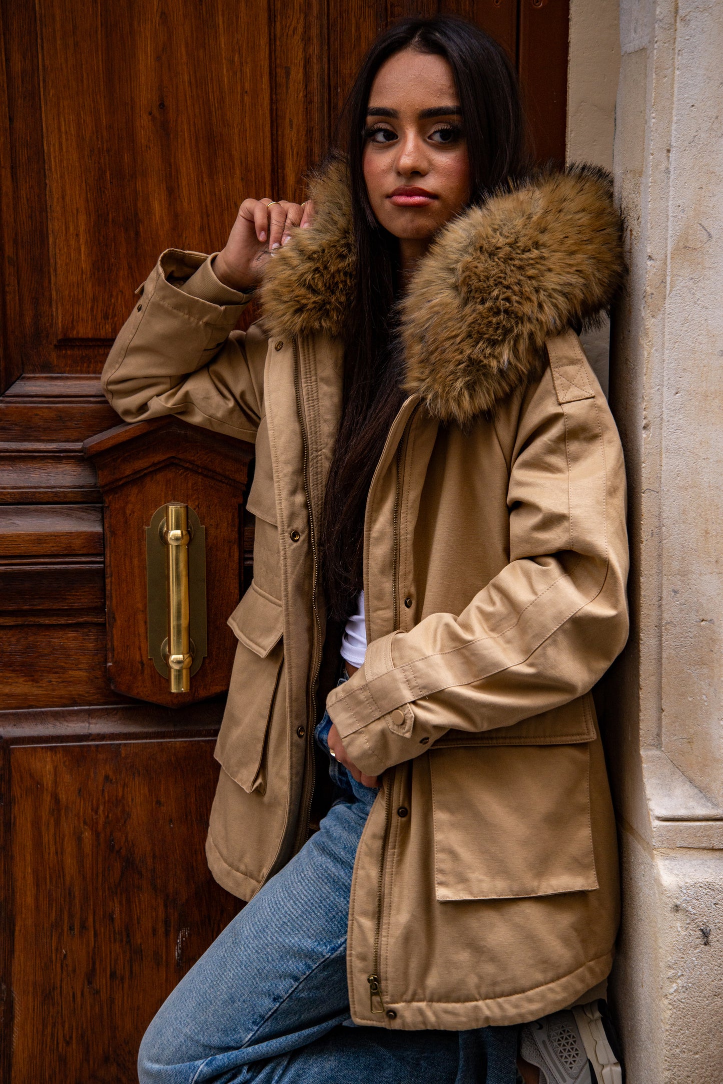 PARKA AVEC CAPUCHE ET INTÉRIEUR FAUSSE FOURRURE