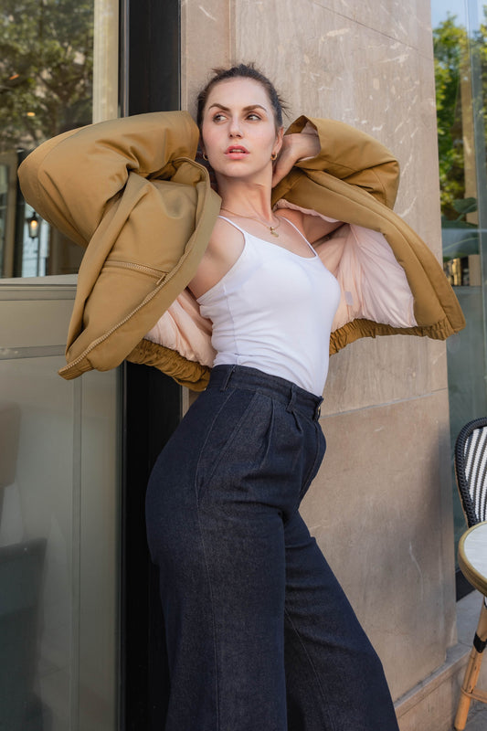 PANTALON EN JEAN À PLIS