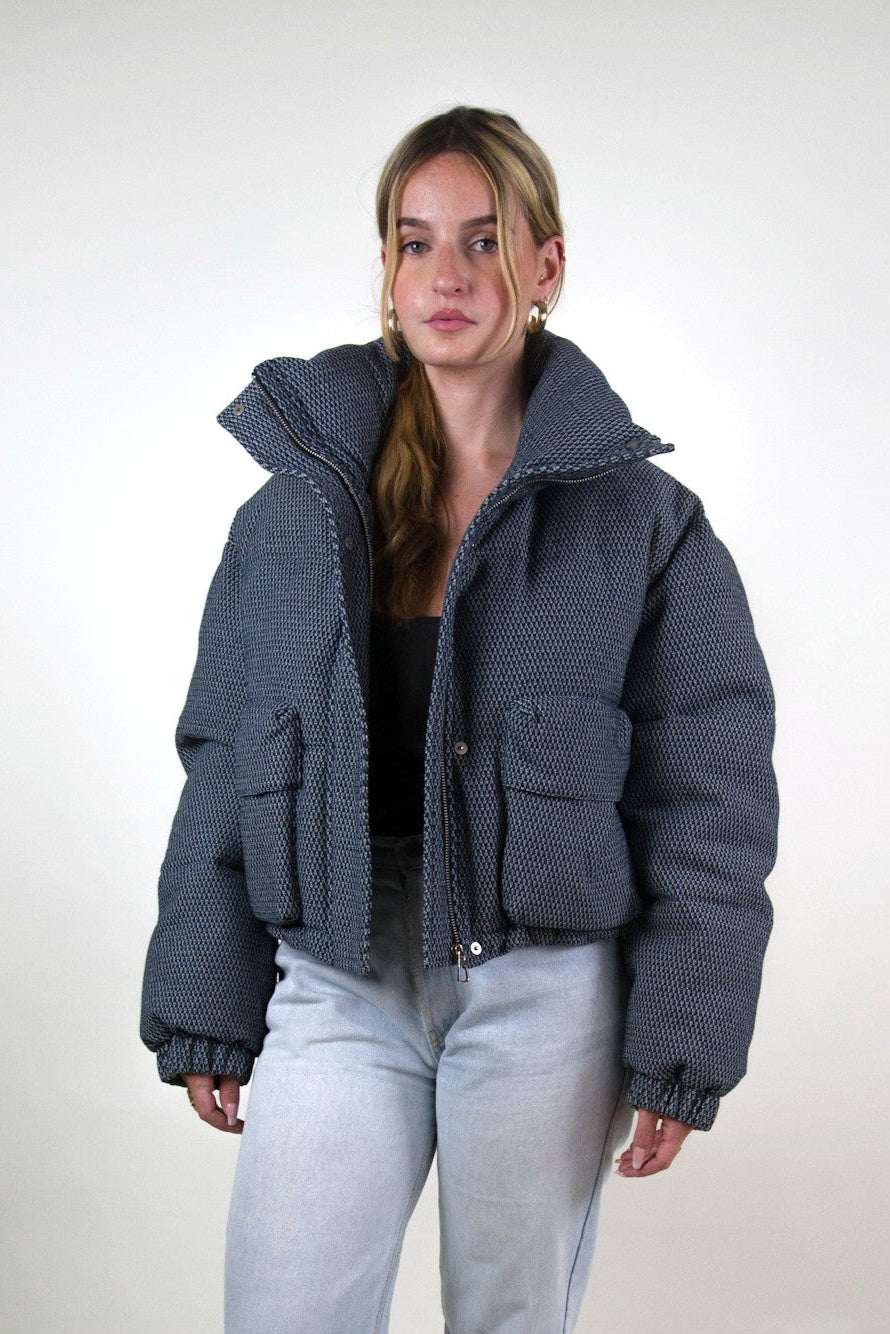 CHAQUETA DE PLUMÓN PREMIUM EN TEJIDO AZUL