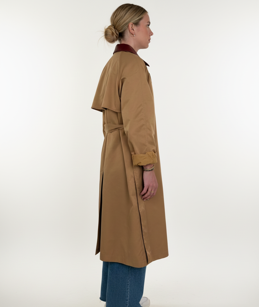 GABARDINA CON CUELLO EN CONTRASTE