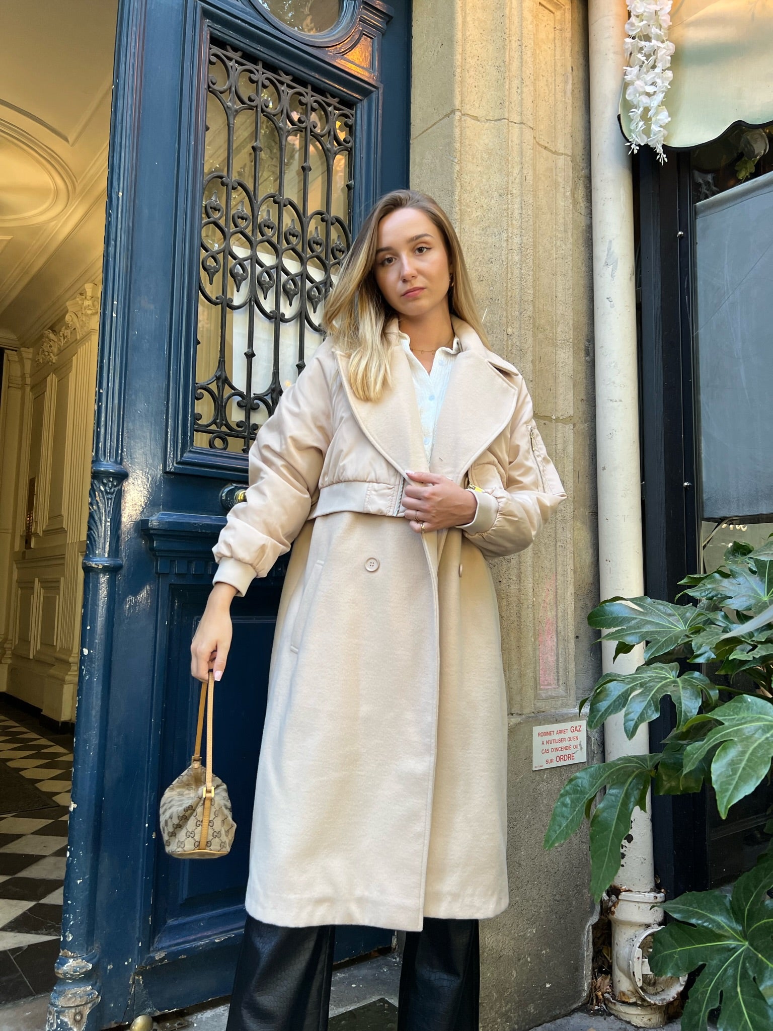 An Oversized Beige Coat Outfit For Fall - By Charlotte B