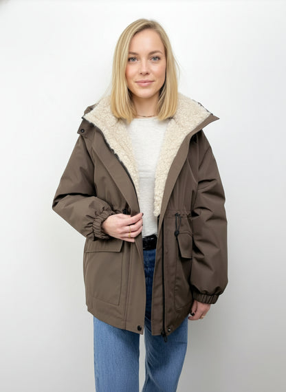 PARKA AVEC INTERIEUR EN FAUSSE FOURRURE MOUTON
