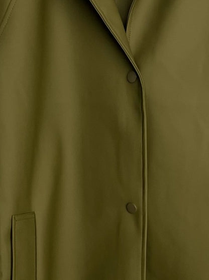 PARKA IMPERMEABLE DE LARGO MEDIO CON CAPUCHA