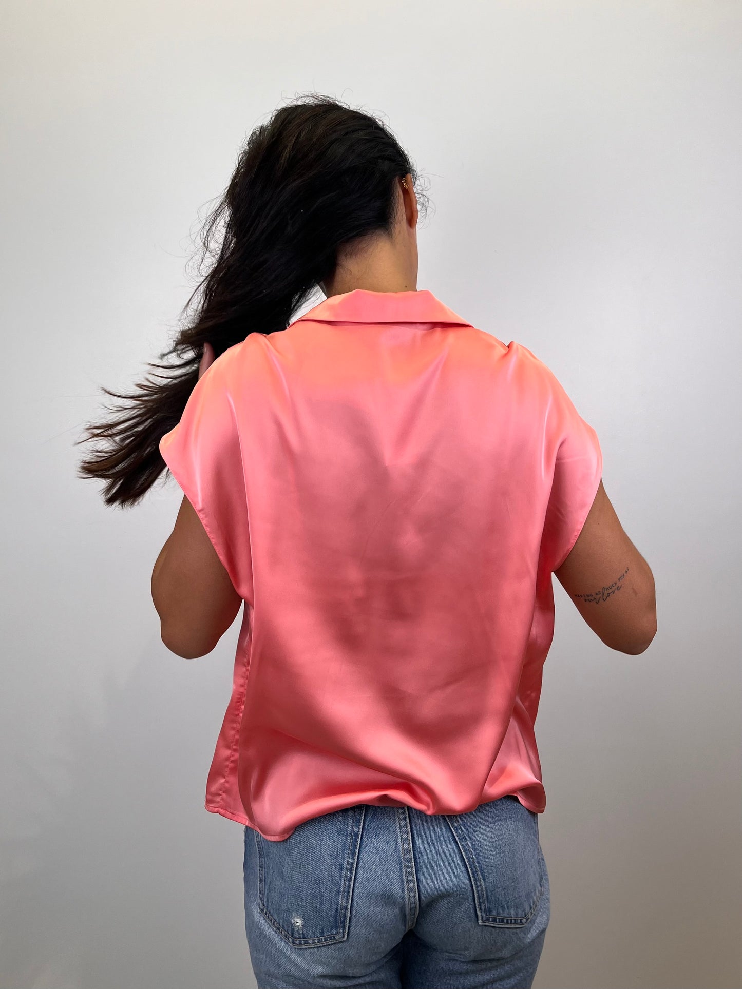 Short-sleeved satin shirt