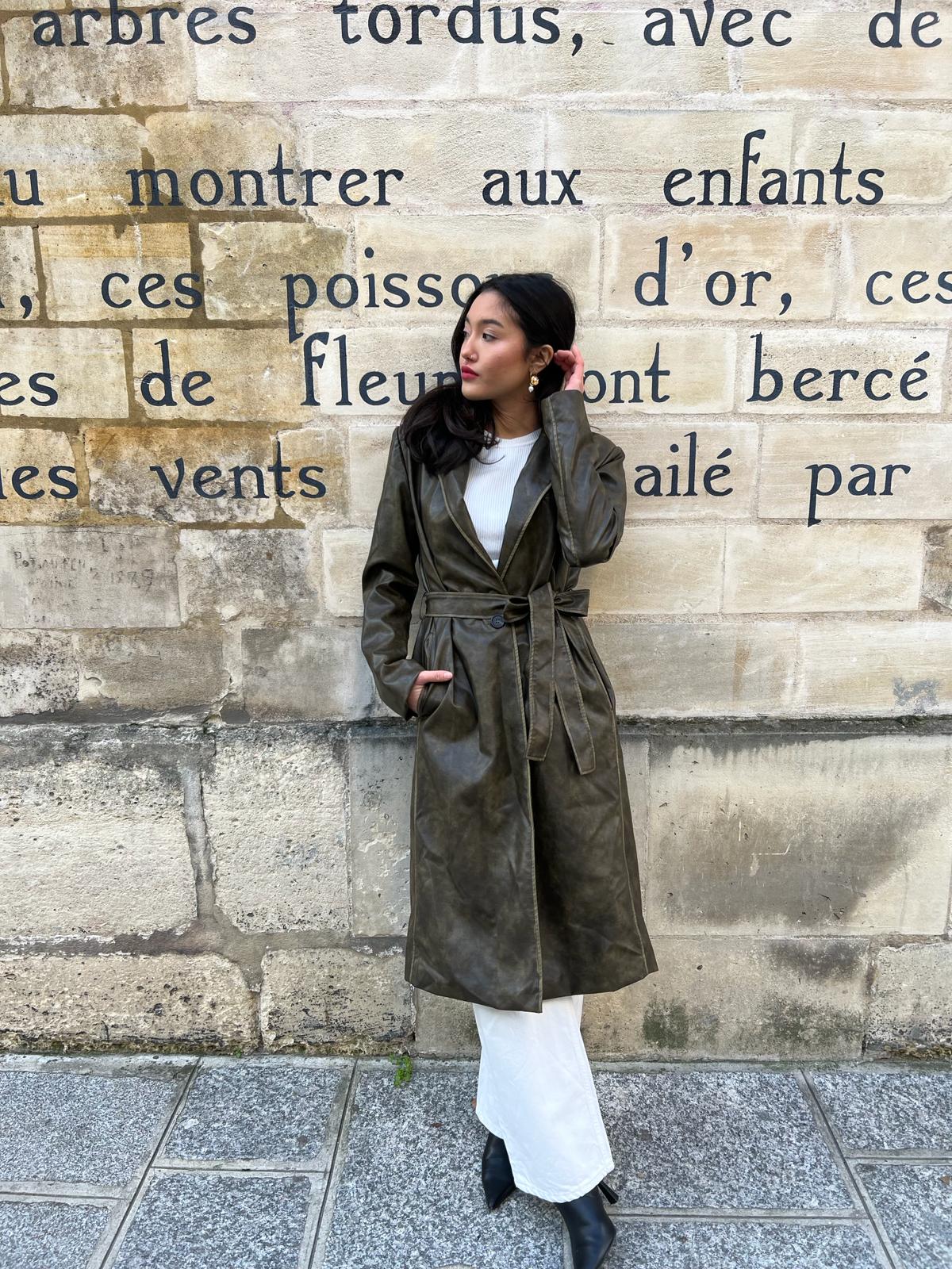 TRENCH LONG EN SIMILI CUIR AVEC CEINTURE