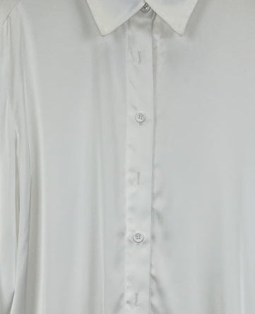 CAMISA DE SATÉN CON PLUMA